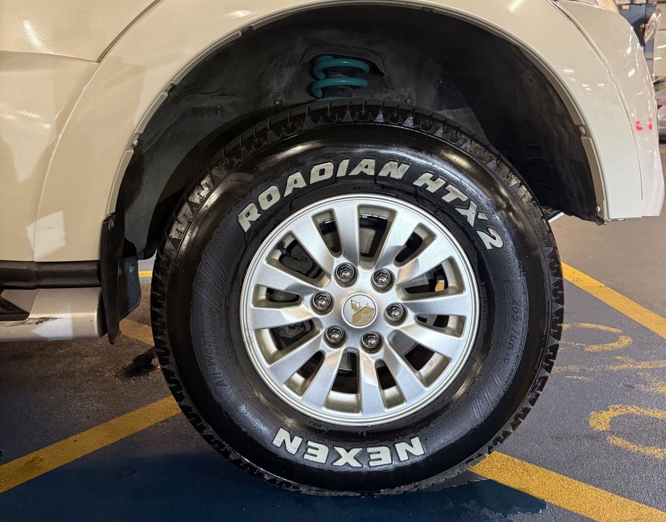 Mitsubishi Pajero GLS Mitsubishi Pajero / Shogun / Montero 2014 GCC specs