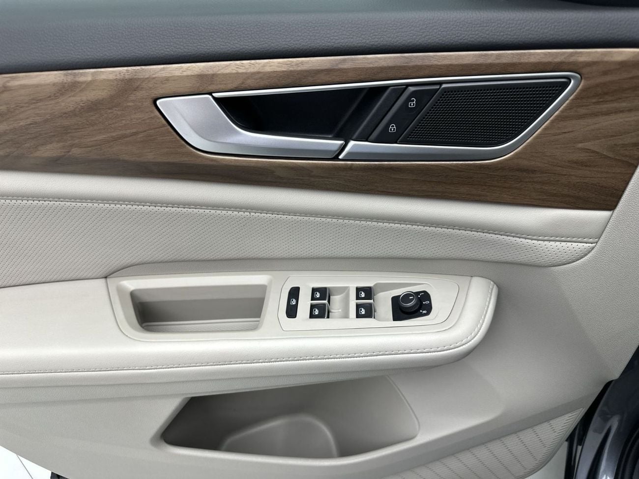 فولكس واجن تيرامونت Trendline 2.0L (Ref#54810) / WAS 149,900 AED - NOW 138,900 AED