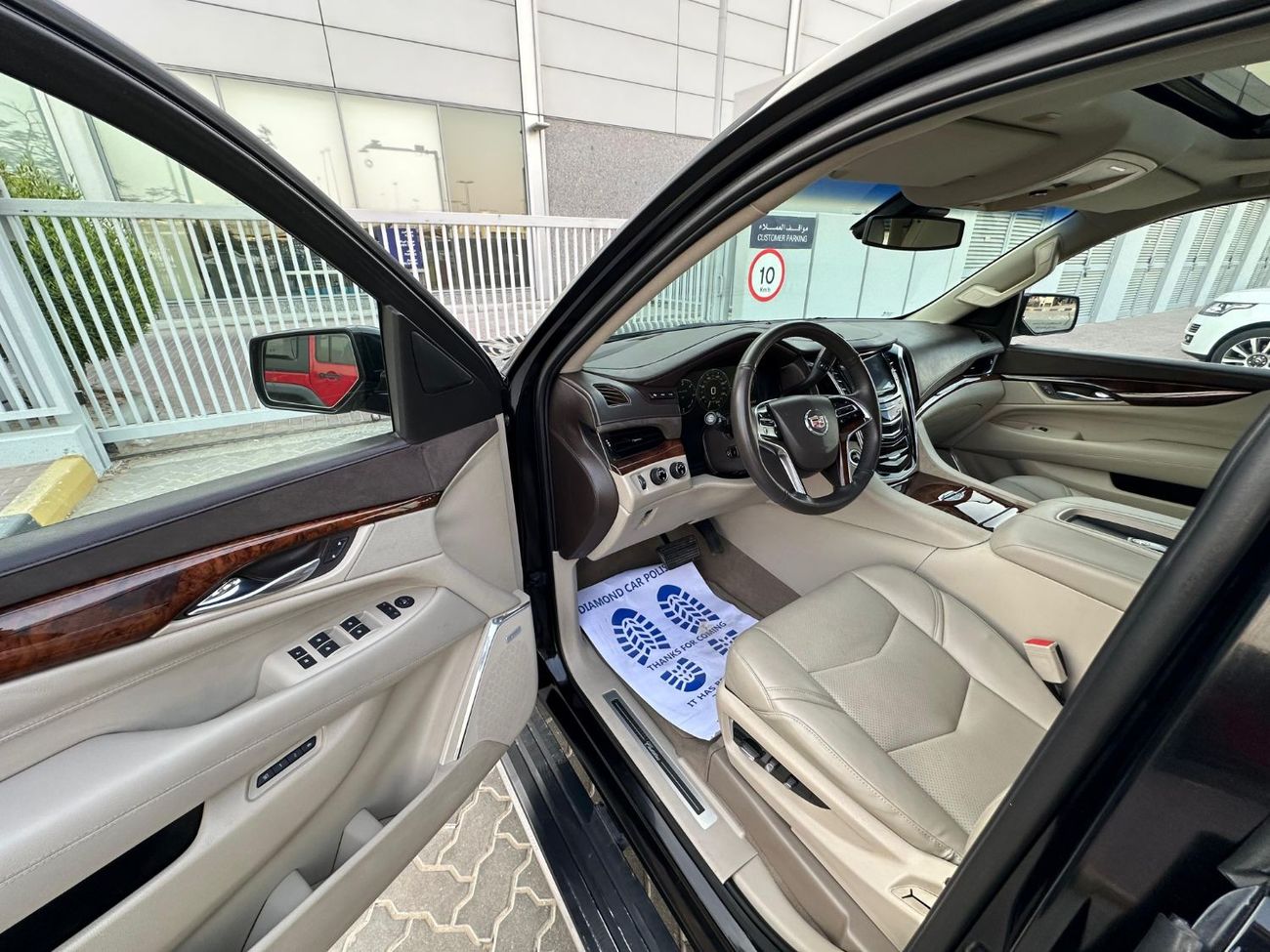 Cadillac Escalade ESCALADE ESV PLATINUM 2015 GCC FULL OPITION // PERFECT CONDITION