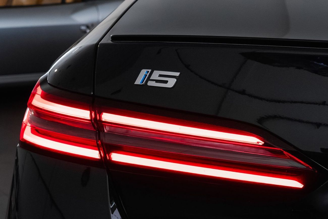 بي أم دبليو i5 M-Sport