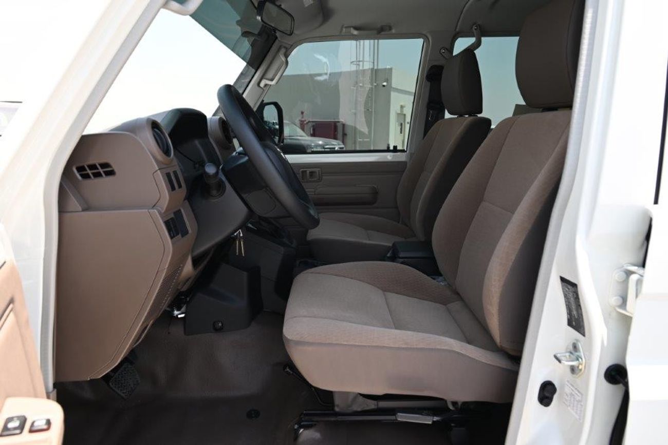 Toyota Land Cruiser Pick Up Double Cab 2.8L Diesel 4WD 5 Seater Automatic