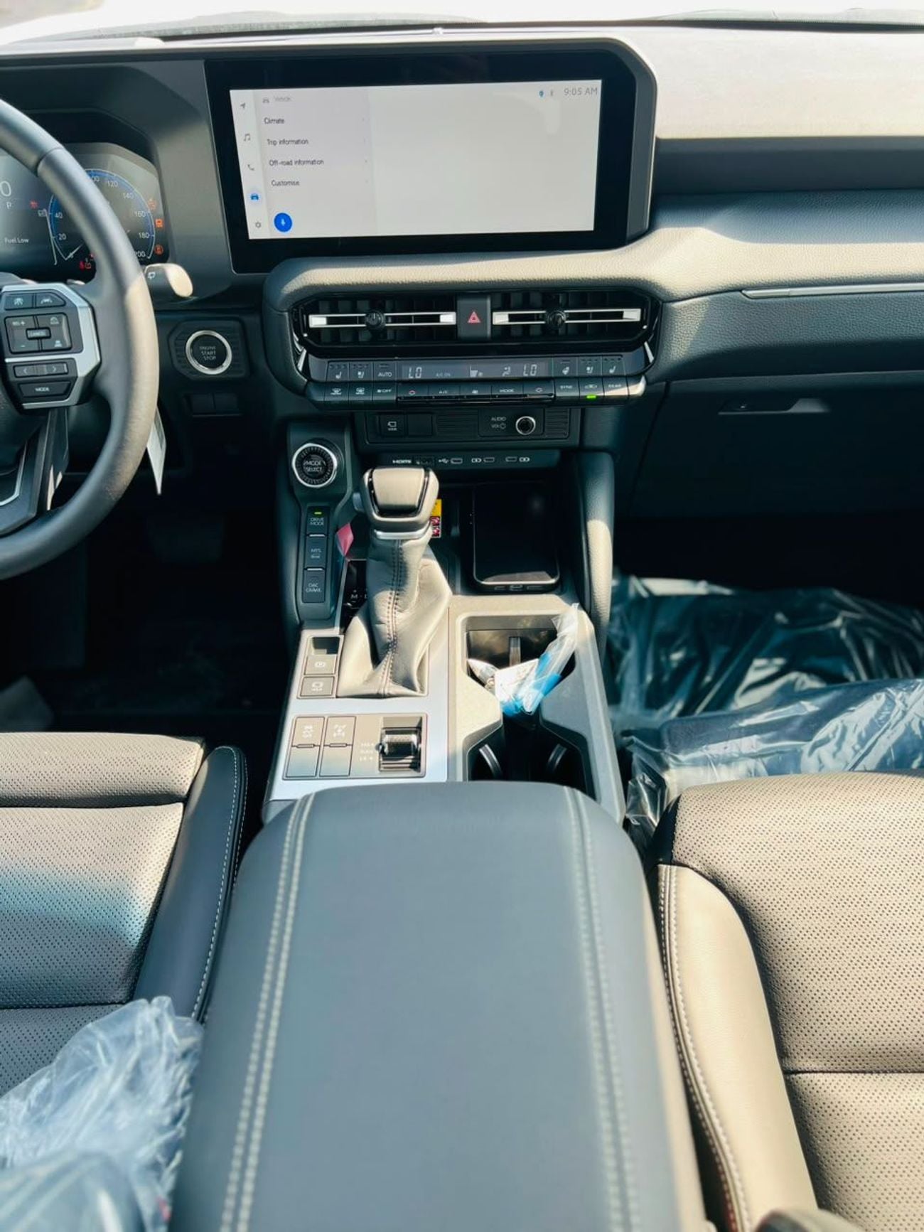 Toyota Prado VXR TOYOTA LANDCRUISER PRADO LUXURY WITH PANAROMA ENGINE  :  2.4L 4 PETROL  MODEL   : 2026 COLLAR  :