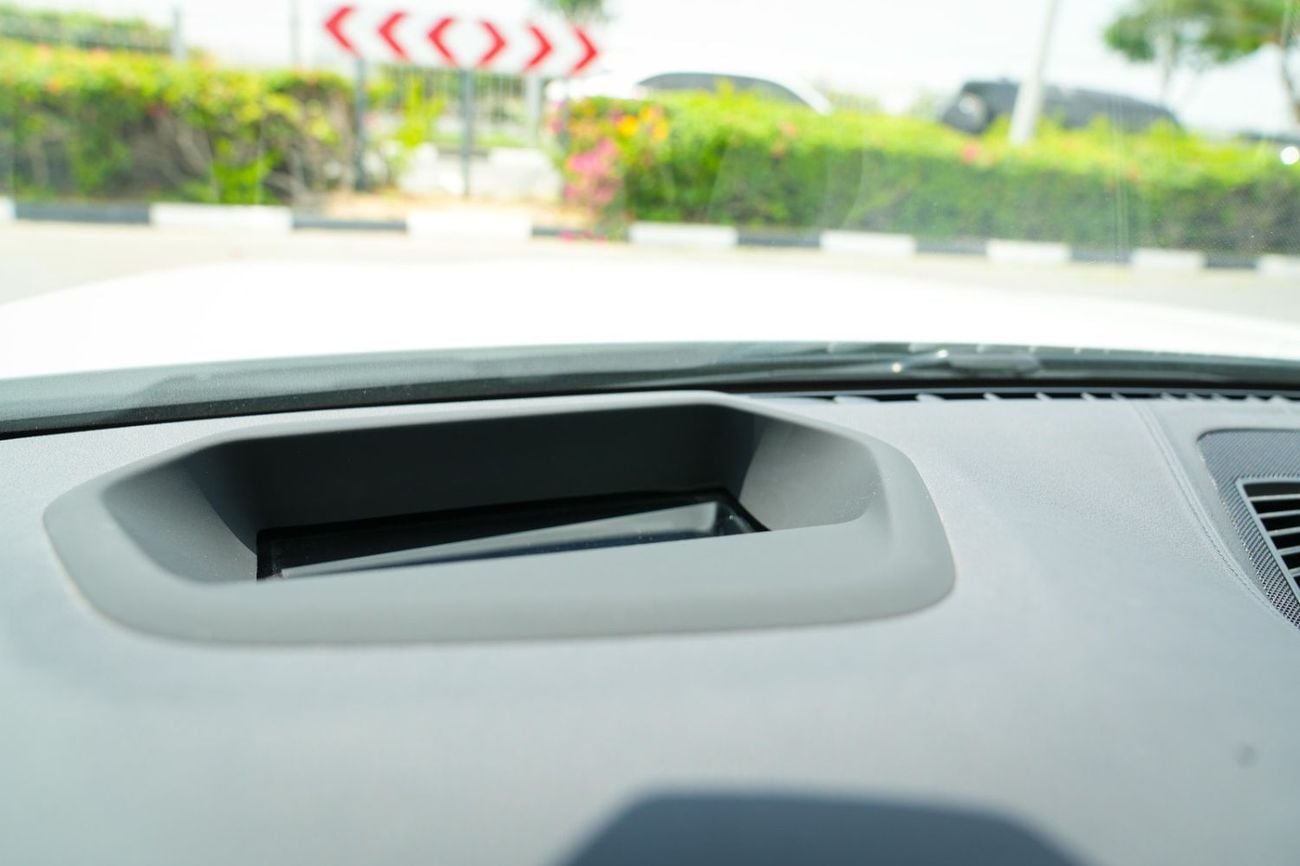 بي أم دبليو 520i Std 2.0L