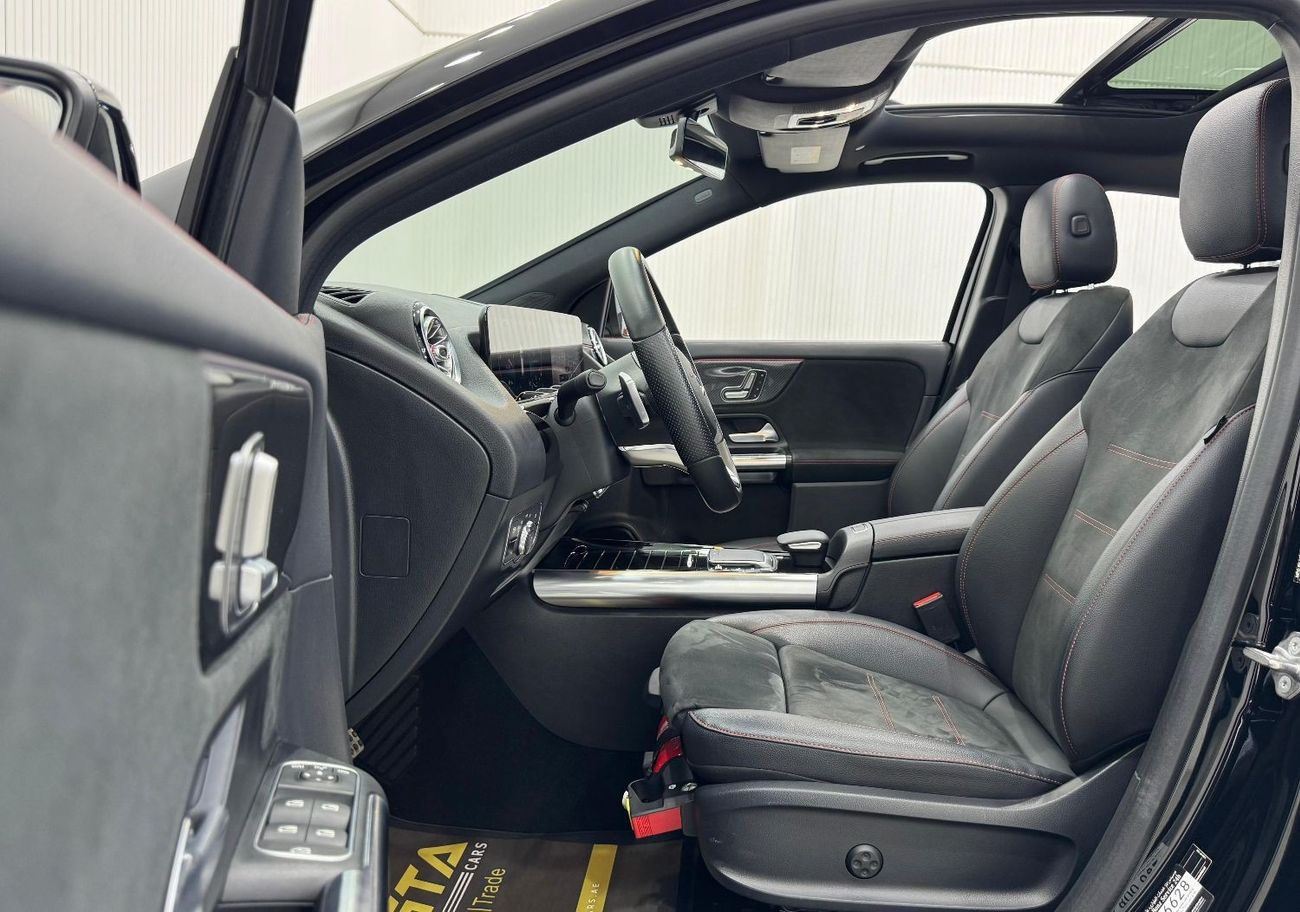 Mercedes-Benz GLA 200 AMG 1.3L 2021 Mercedes Benz GLA200 AMG, 2025 Mercedes Warranty, 2026 Mercedes Service Pack, Full Opt