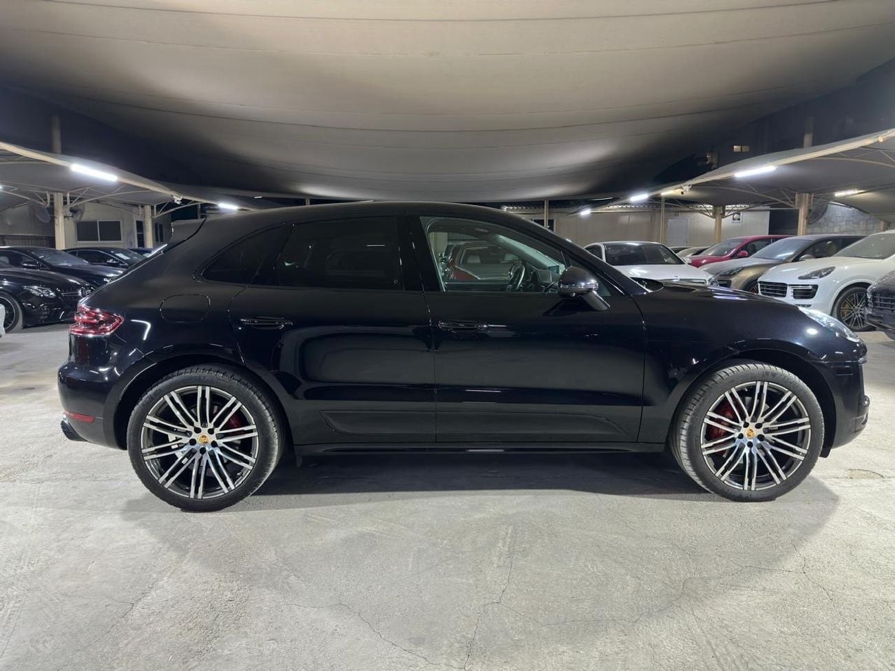 Porsche Macan GTS 3.0L (360 HP)  2017 | SPORTS CHRONO PACKAGE | SPORTS EXHAUST SYSTEM | 21-INCH ALLOY RIMS