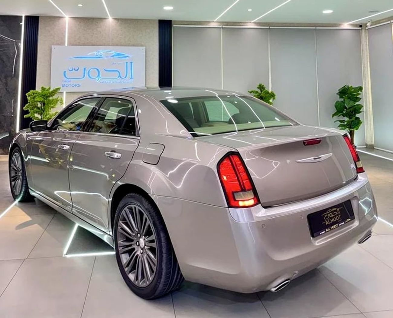 كرايسلر 300C Limited 3.6L || GCC || SPACIOUS AND DEPENDABLE || GREAT || EXCELLENT PERFORMANCE || COMFORT