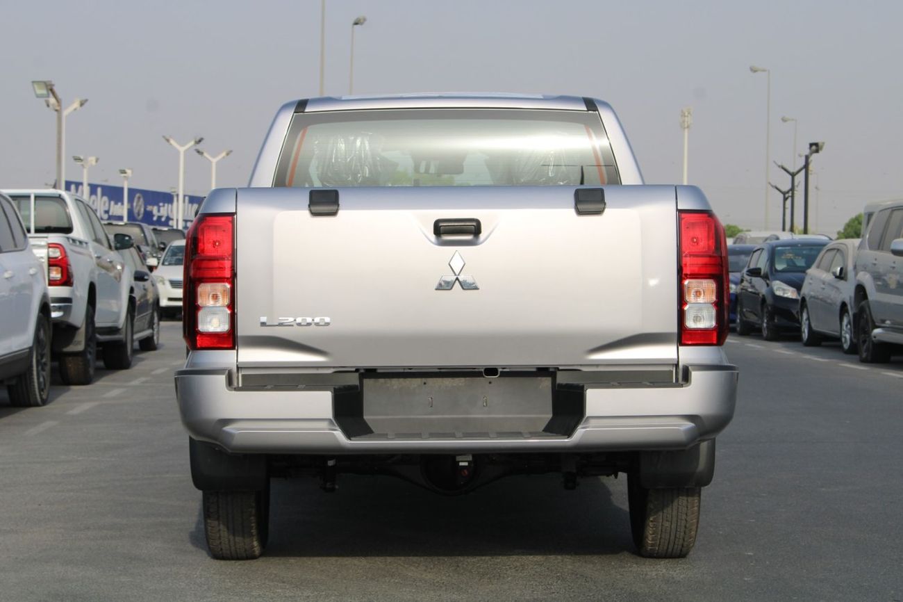 Mitsubishi L200 MITSUBIHSI L200 2.4L DIESEL DOUBLE CABIN 4 X 4 GL MANUAL