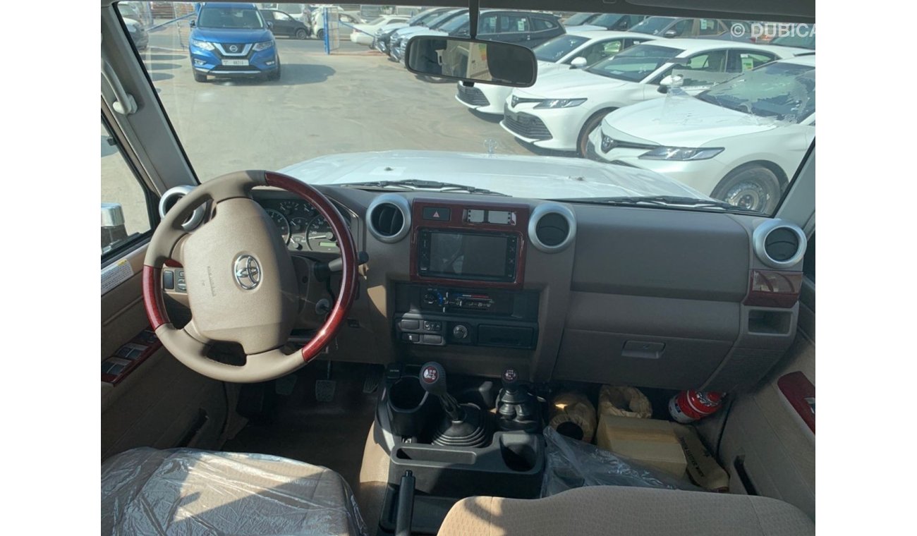 Toyota Land Cruiser Pick Up 4.0L  4WD D/C M/T 2020