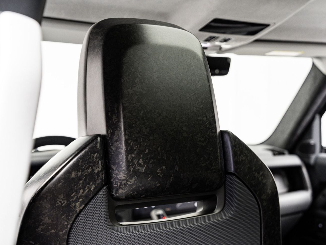 Land Rover Defender 110 P635 OCTA V8 Exclusive, 2030 Warranty + Service Contract