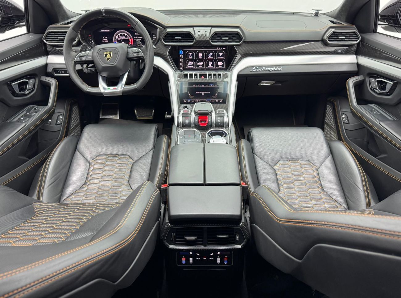 لامبورغيني اوروس 2020 Lamborghini Urus, 1 Year Warranty, Full Service History