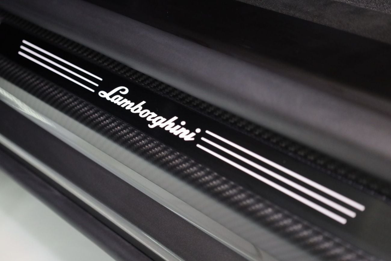 Lamborghini Urus 4.0T V8 Performante Performante Full Carbon Pack, Individual Rear Seat w/ Entertainment, Akrapovic E