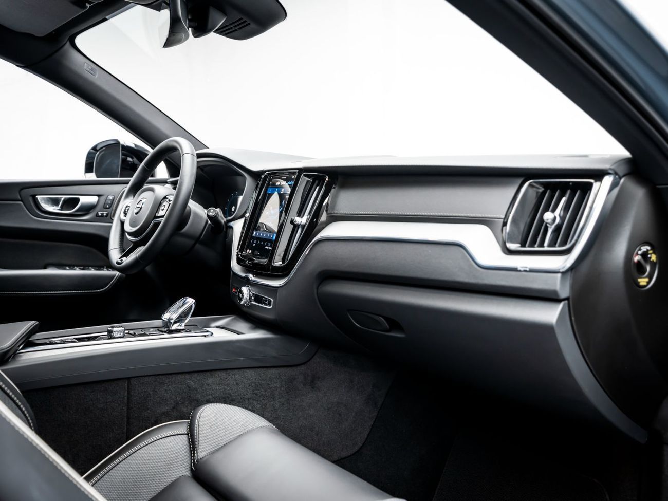 Volvo XC60 B5 2.0T Powertrain 2024 Volvo XC60 B5 Ultimate Dark, 2026 Volvo Warranty, Full Service History, Low