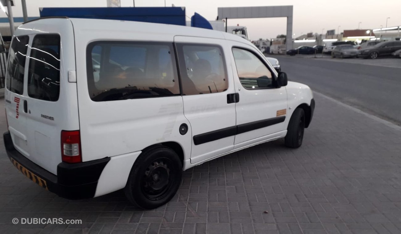 بيجو بارتنر 1.6L, 15" Tyres, Xenon Headlights, 7 Seats, Airbags, Manual Gear Box, Front A/C (LOT # 970)