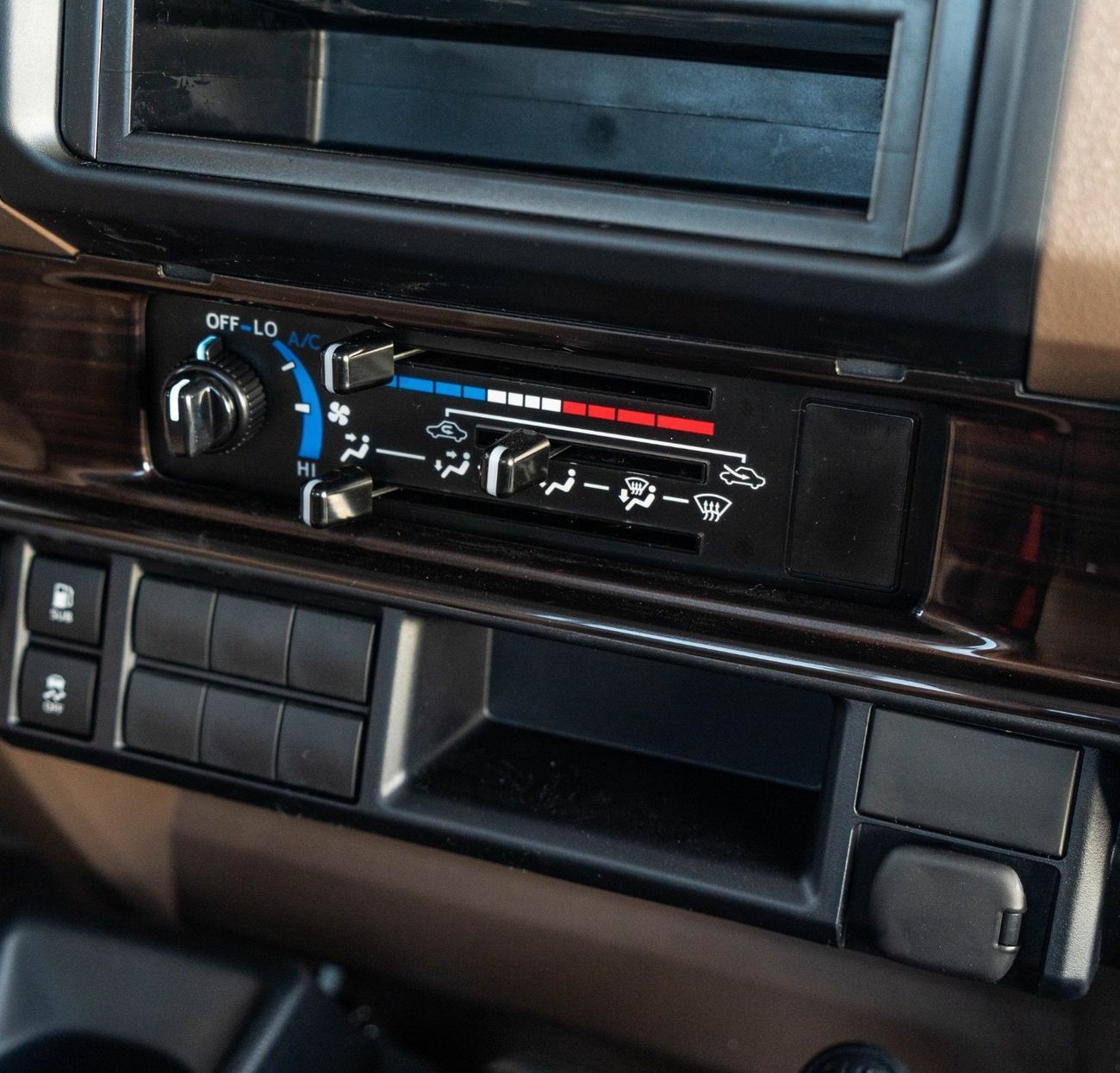 Toyota Land Cruiser Pick Up LX 79 2.8 Diesel || MT || 2025