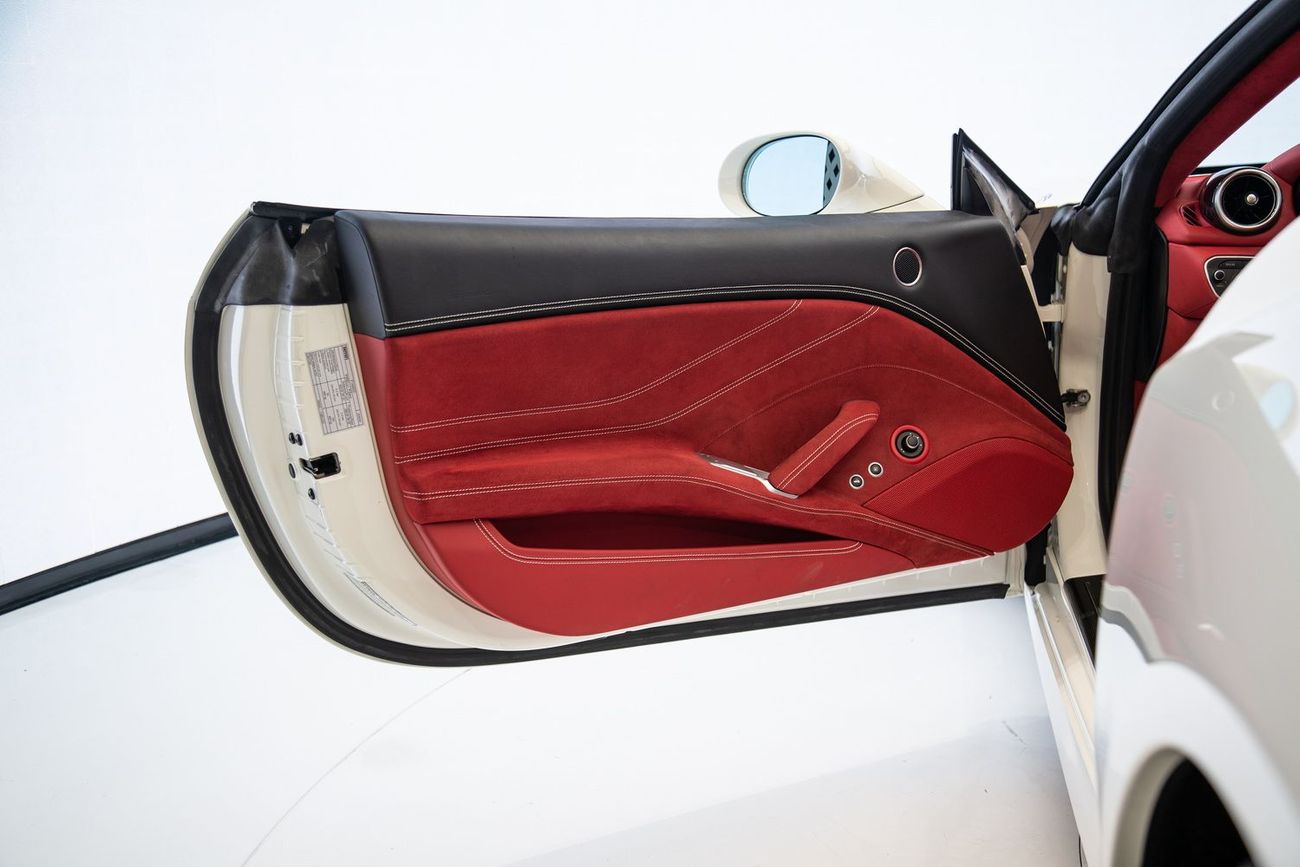 فيراري كاليفورنيا T Std 3.9L (553 HP)