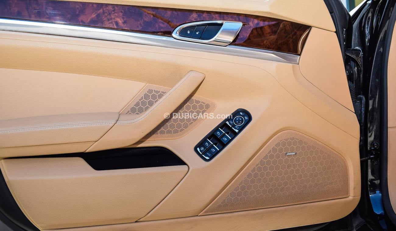 بورش باناميرا Porsche Panamera 4 AWD Full Service History GCC