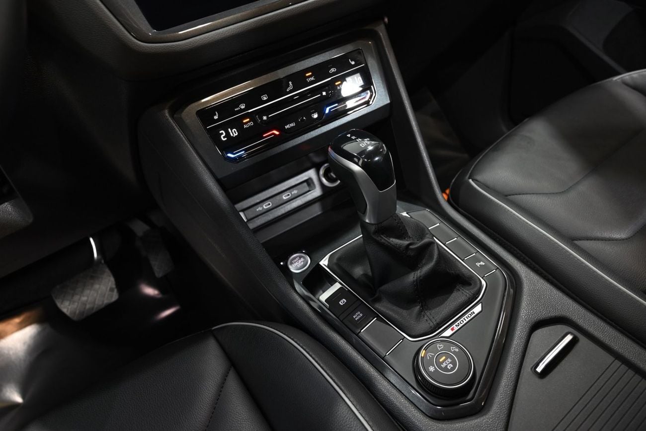 Volkswagen Tiguan Elegance Premium 2023 Volkswagen Tiguan 4Motion Elegance Premium, VW Service History, 1 Year Warranty, GCC