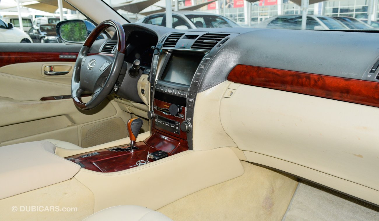 Lexus LS460 Imported 2008 black color inside beige number one leather hatch in excellent condition