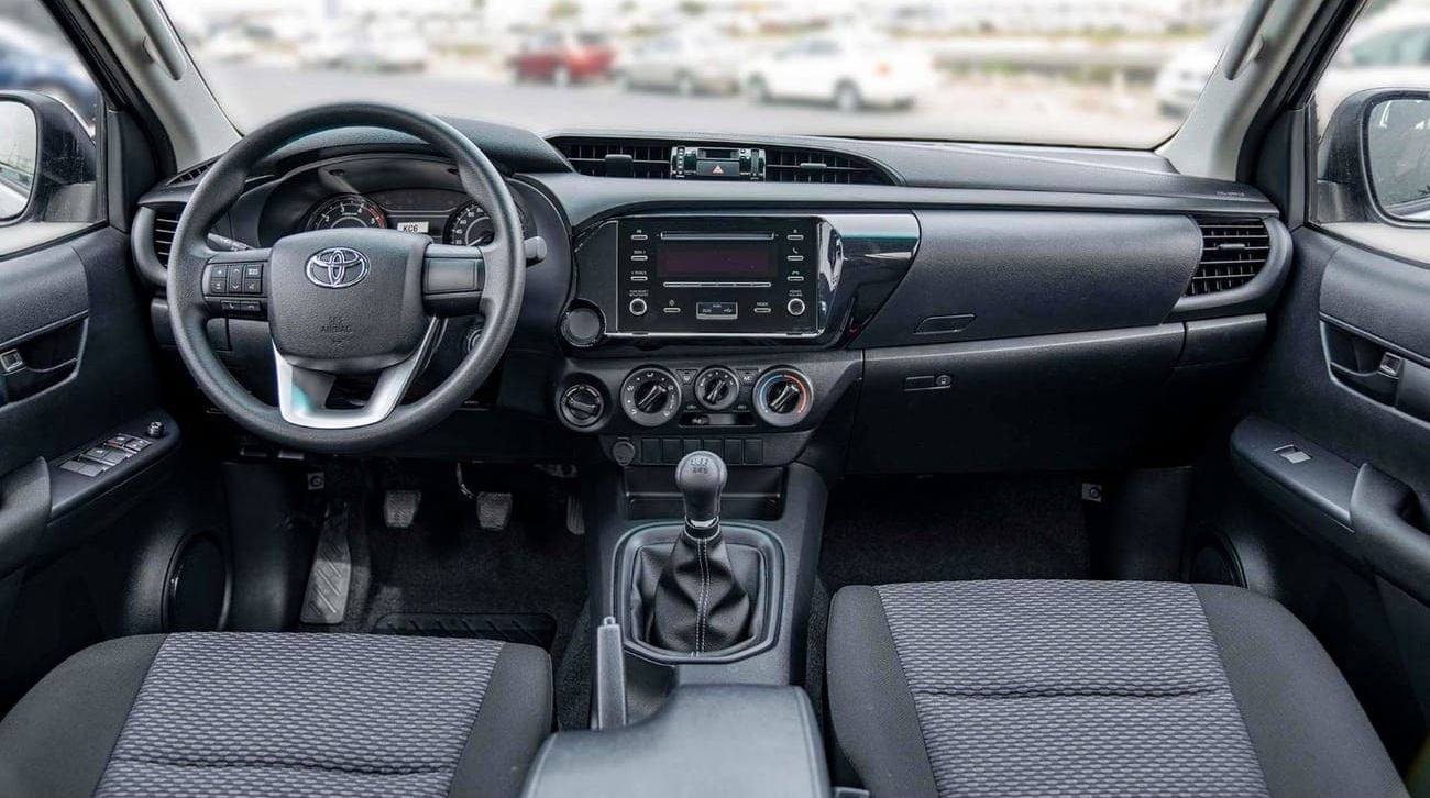تويوتا هيلوكس Toyota Hilux 2.4L Diesel Mid Option p.window MY2024