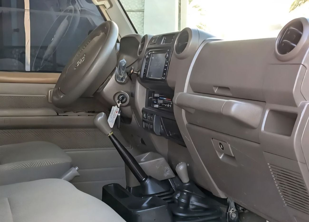 Toyota Land Cruiser LC76 LX Grade LHD 2.8L 1GD-FTV V4 Turbo Diesel Engine Manual Gear 4WD 5 Seats 5 Door