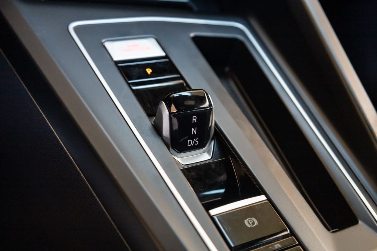 Volkswagen Golf GTI Fabric 2.0L