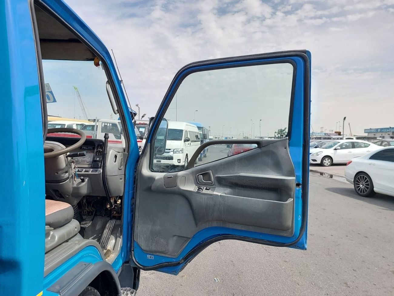 Mitsubishi Fuso Canter (RAMADAN OFFER) MITSUBISHI CANTER TRUCK RHD 1998 MODEL 4.5 L DIESEL MANUAL(PM30616)