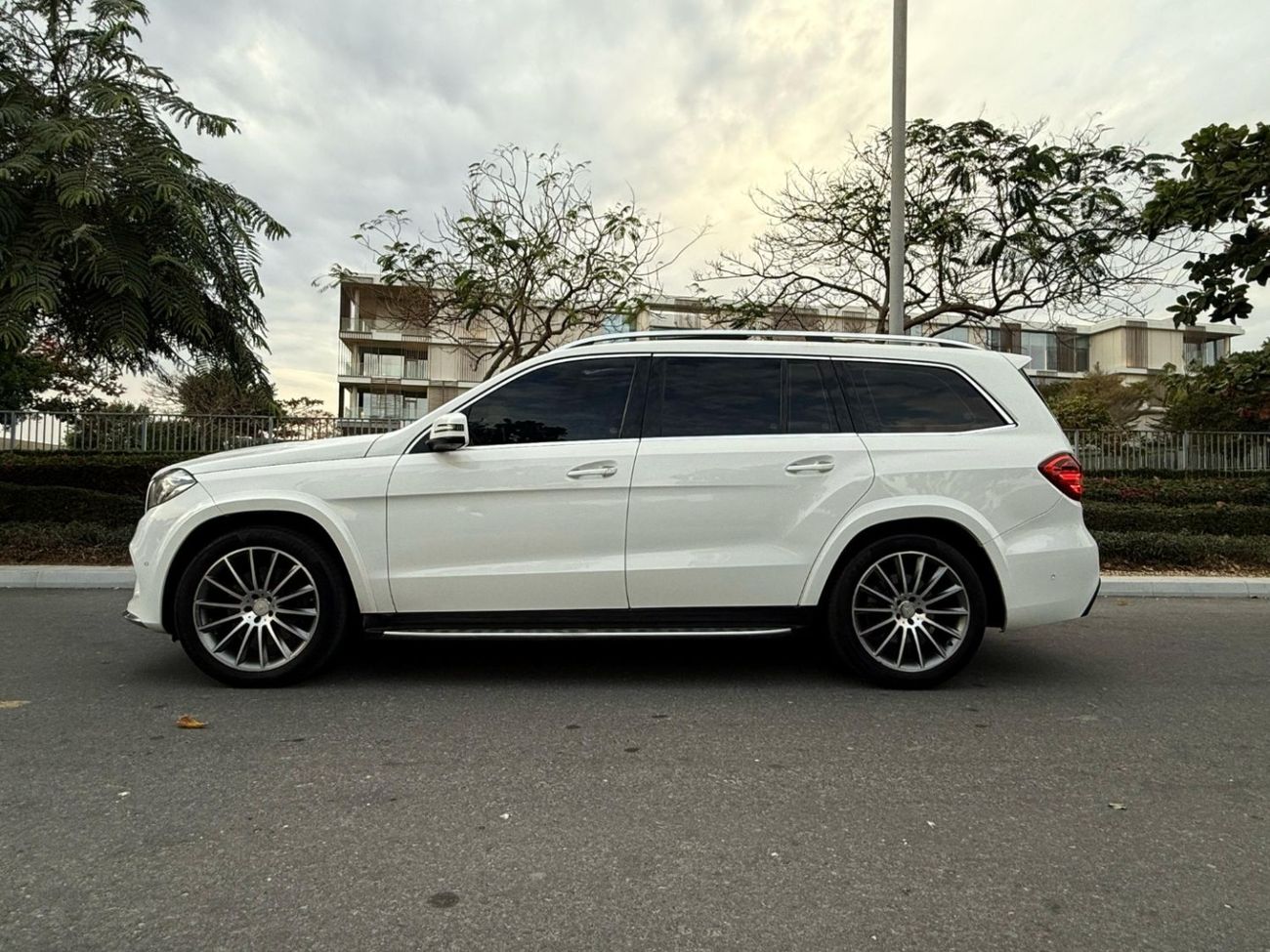 مرسيدس بنز GLS 500 Std 4.7L