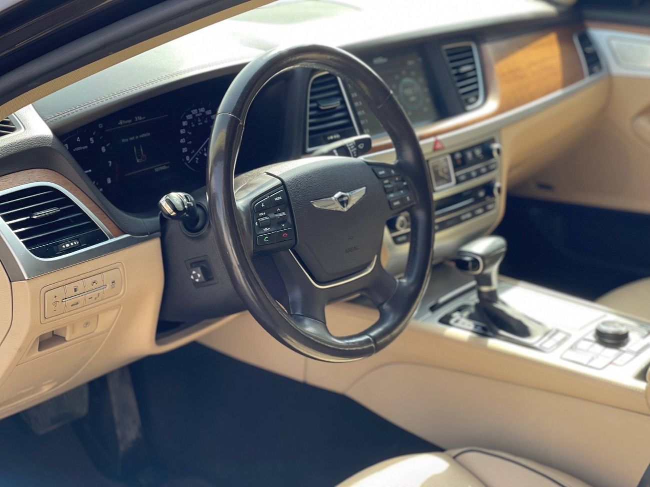 جينيسس G80 V6 3.8L / PANORAMIC SUNROOF / 360 CAMERA / RADAR / COOLING AND HEATING SEATS