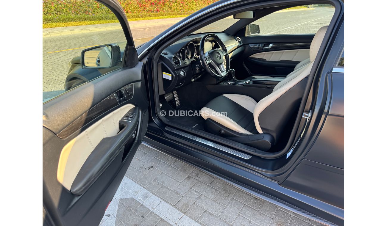 Mercedes-Benz C 63 Coupe Black Series look