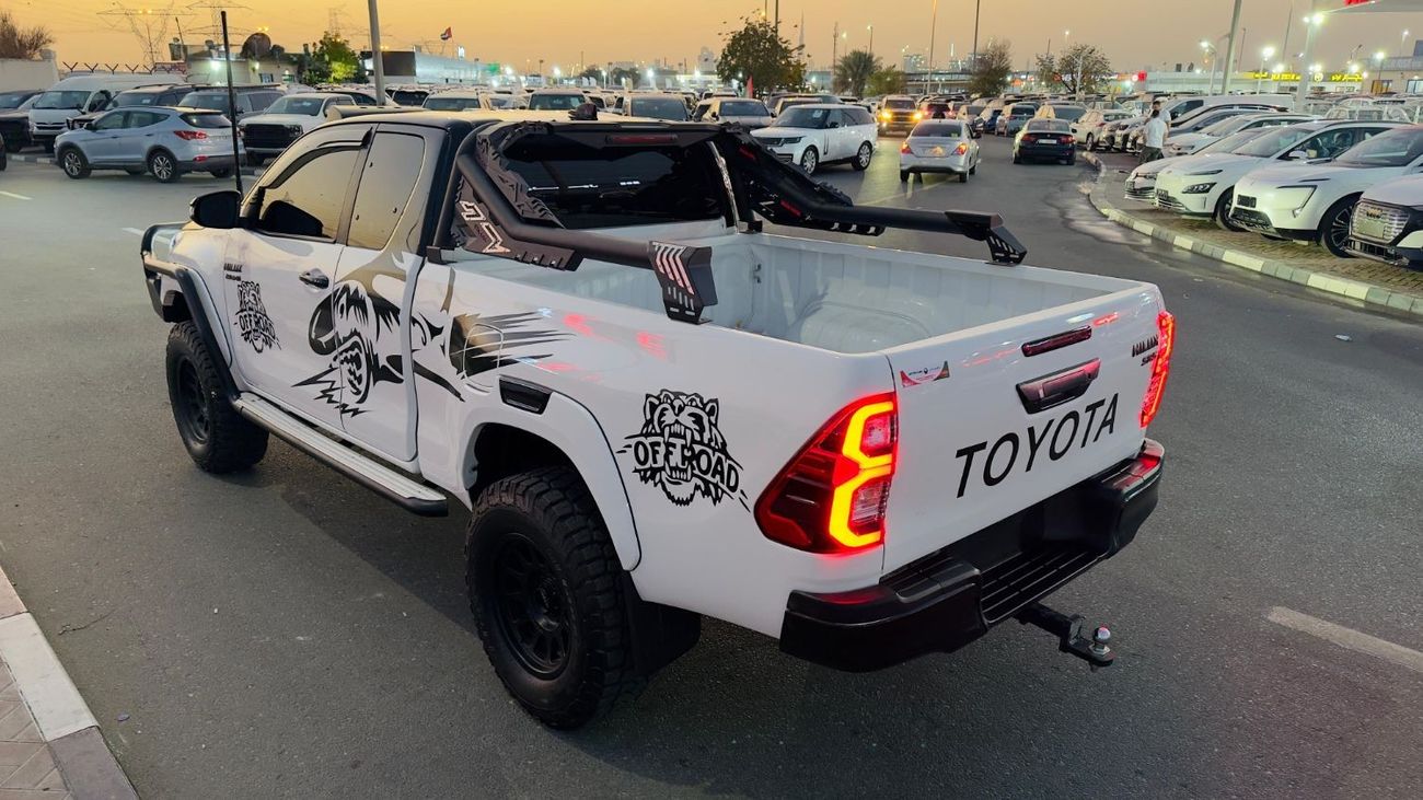 تويوتا هيلوكس SMART CAB | PREMIUM BULL BAR INSTALLED | RHD | 2023 | 2.8L DIESEL ENGINE | AUTOMATIC  | PUSH START E