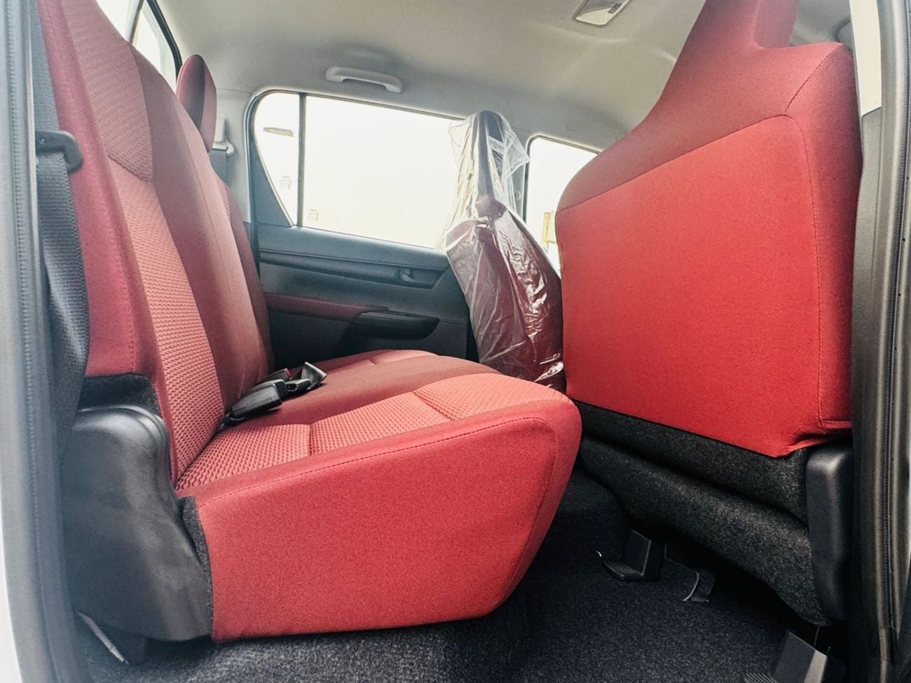 تويوتا هيلوكس 2.0 L PETROL I M/T I DCABIN  4X2  I  PETROL