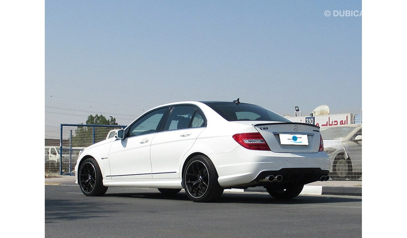 مرسيدس بنز C200 with C63 AMG Body Kit