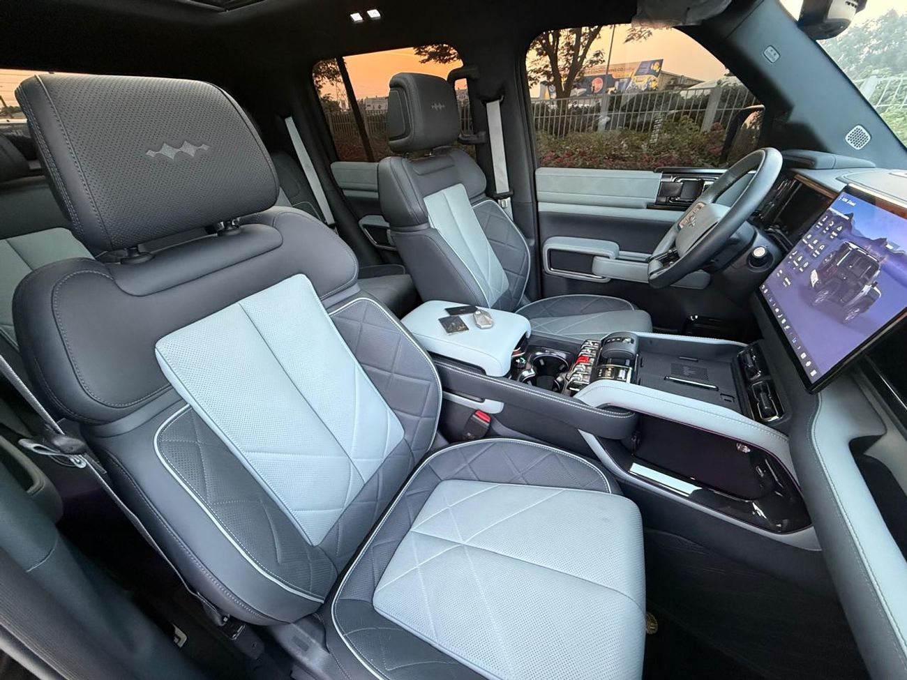 BYD Leopard 5 Leopard 5, 2025 model, 2 differential locks, three screens, refrigerator with heater, five-year EVS 