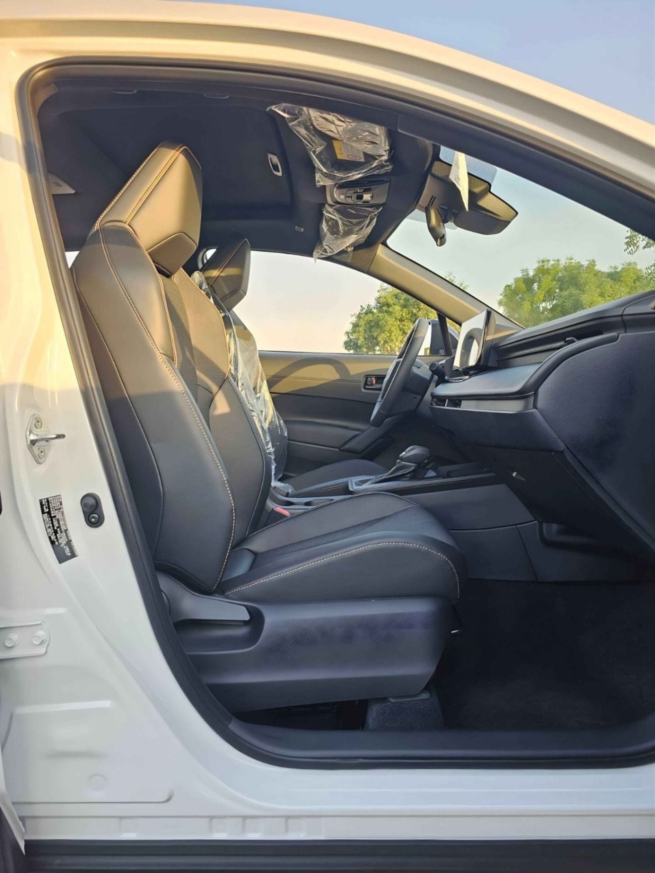 تويوتا كورولا كروس STD (NON GCC) ELITE NEW SHAPE || 2.0L HYBRID V4 | RADAR | LEATHER WITH DRIVER PWR SEAT | SUNROOF (CODE # CRCHCN)