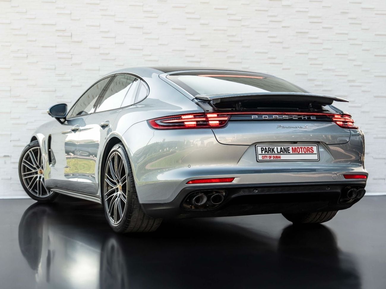 Porsche Panamera Std 3.0L (325 HP)