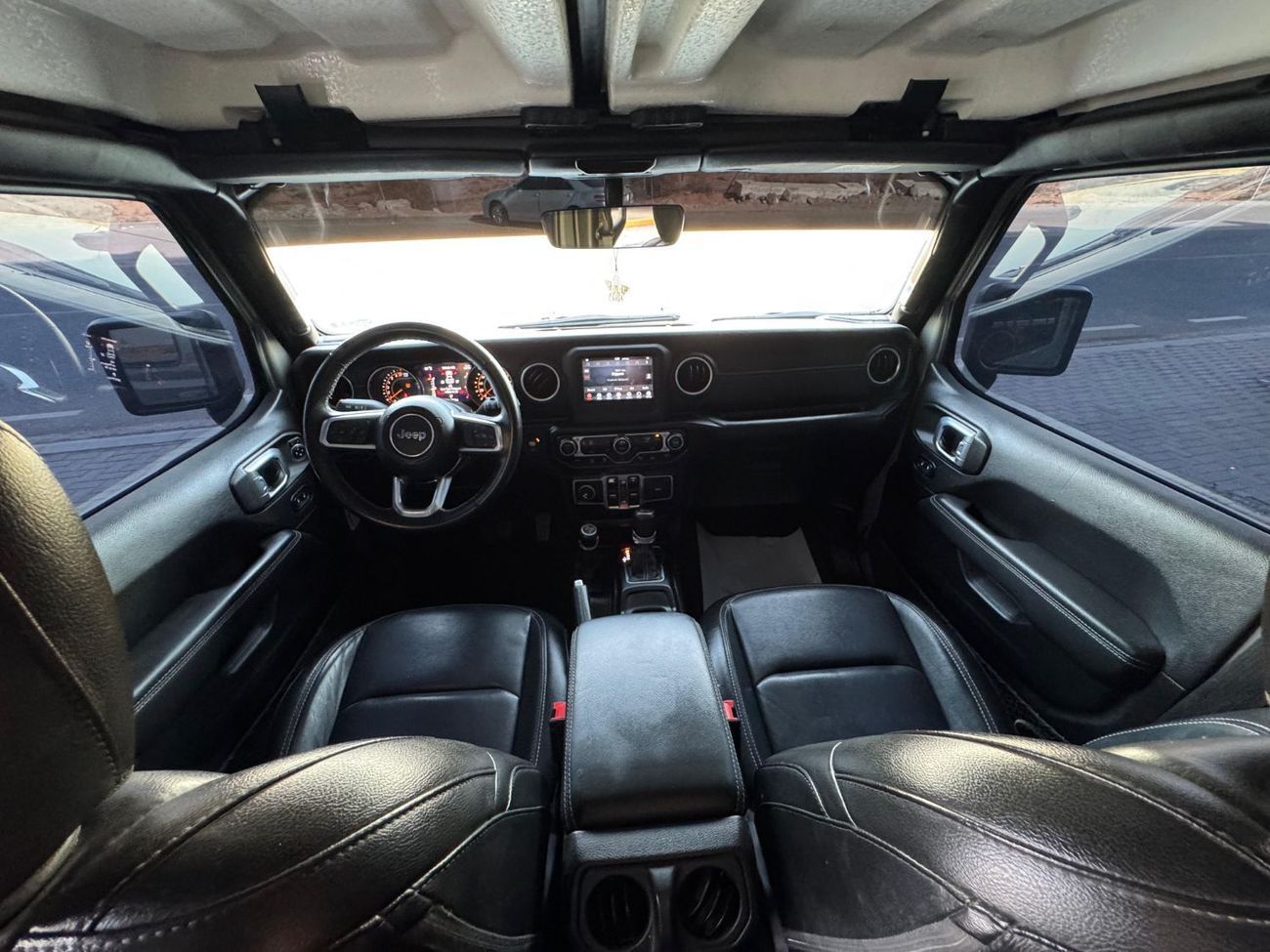 Jeep Wrangler Unlimited Sahara 3.6L SAHARA / V6 3.6L / GCC / AGENCY CHECKS/ KEYLESS ENTRY / REMOTE START / BLIND S