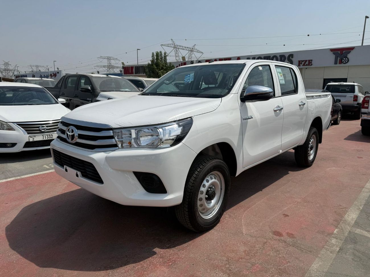 Toyota Hilux TOYOTA HILUX 2.4 L AT BASIC WHITE 2025- OMAN SPEC