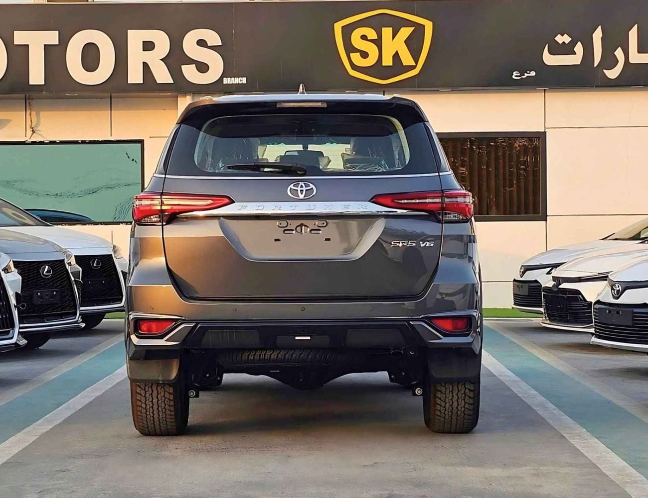Toyota Fortuner VXR SR5 ADVENTURE / 4.0L V6 PETROL / CLIMATE WITH LEATHER SEATS / DIFFLOCK / AUTO A/C (CODE # F6HA)