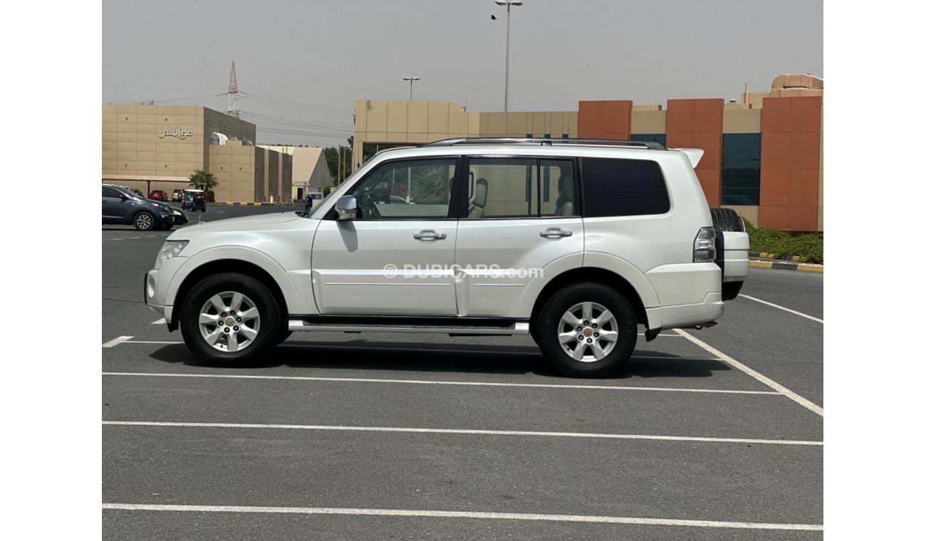 Mitsubishi Pajero موديل 2010 خليجي حاله ممتازه جدا من الداخل والخارج