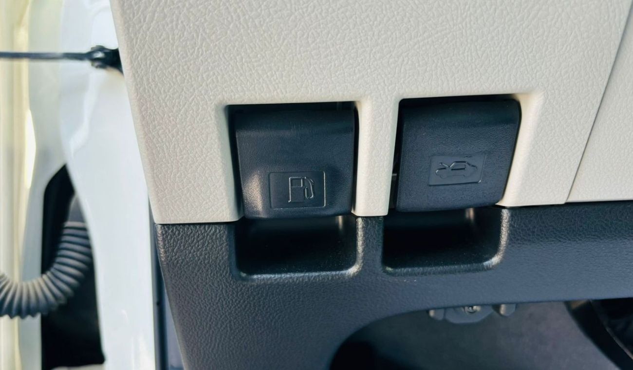 تويوتا هاياس Cargo Swing Door Automatic