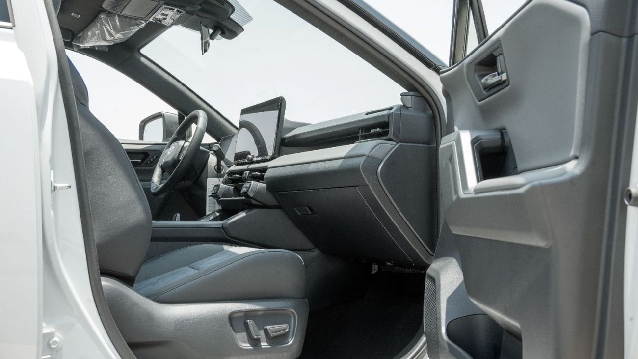 تويوتا راف ٤ 2026 Toyota Rav4 XSE 2.5L AT Hybrid (White-Black)