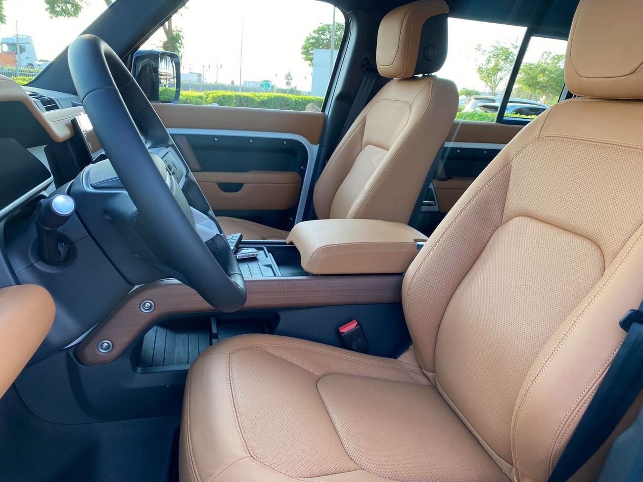 Land Rover Defender GCC SPEC UNDER WARRANTY AND SERVICE CONTRACT