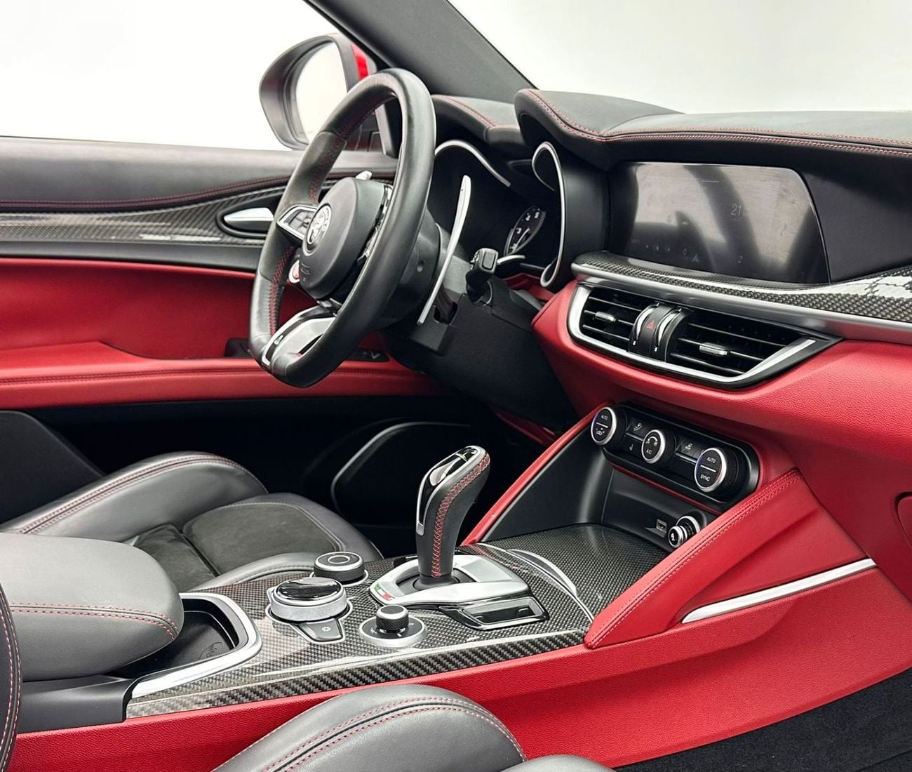 Alfa Romeo Stelvio 2020 Alfa Romeo Stelvio Quadrifoglio, Nov/2026 Alfa Romeo Warranty + Service Contract, FSH, GCC