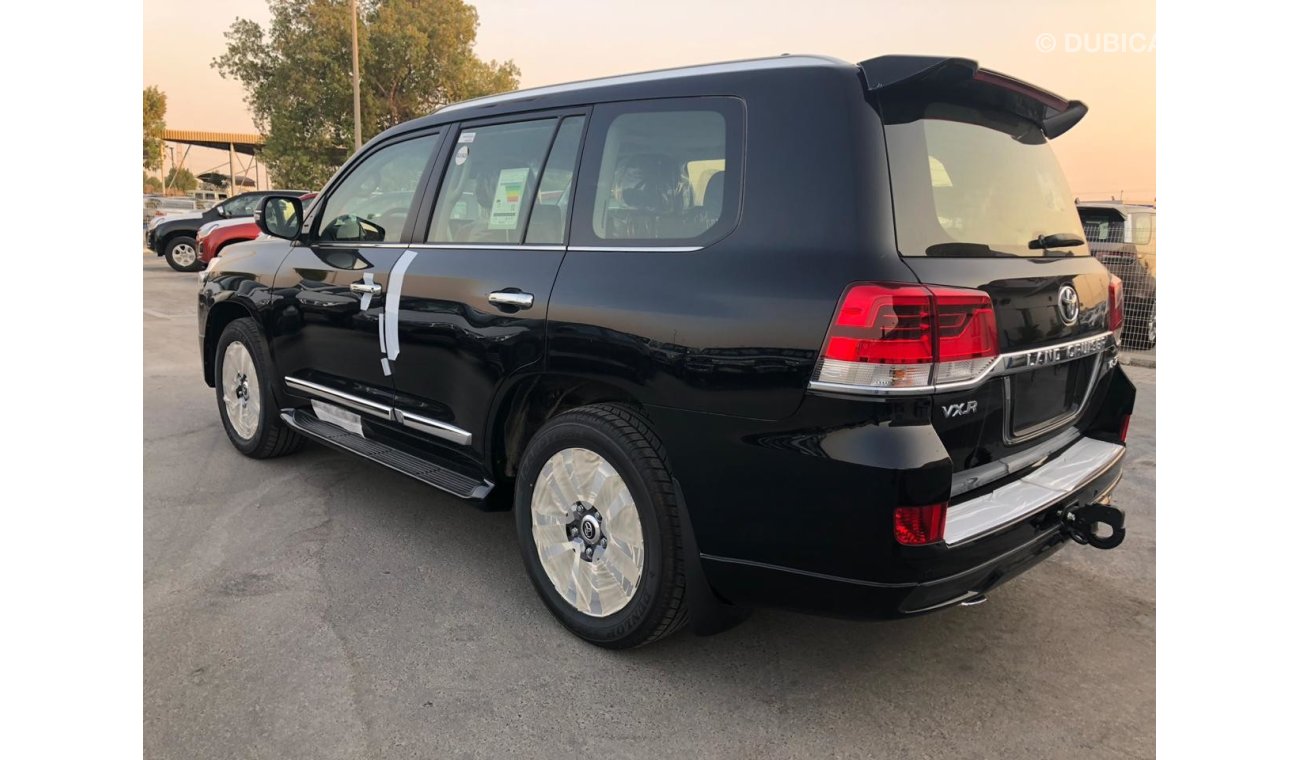 Toyota Land Cruiser VXR 5.7CC 2018