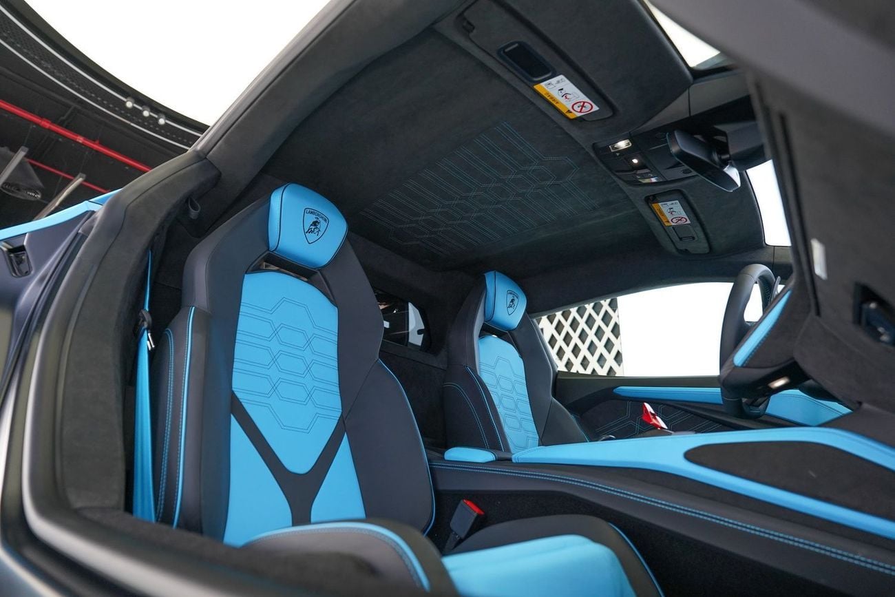لامبورغيني ريفويلتو SPORTIVA 6.5L V12 Hybrid