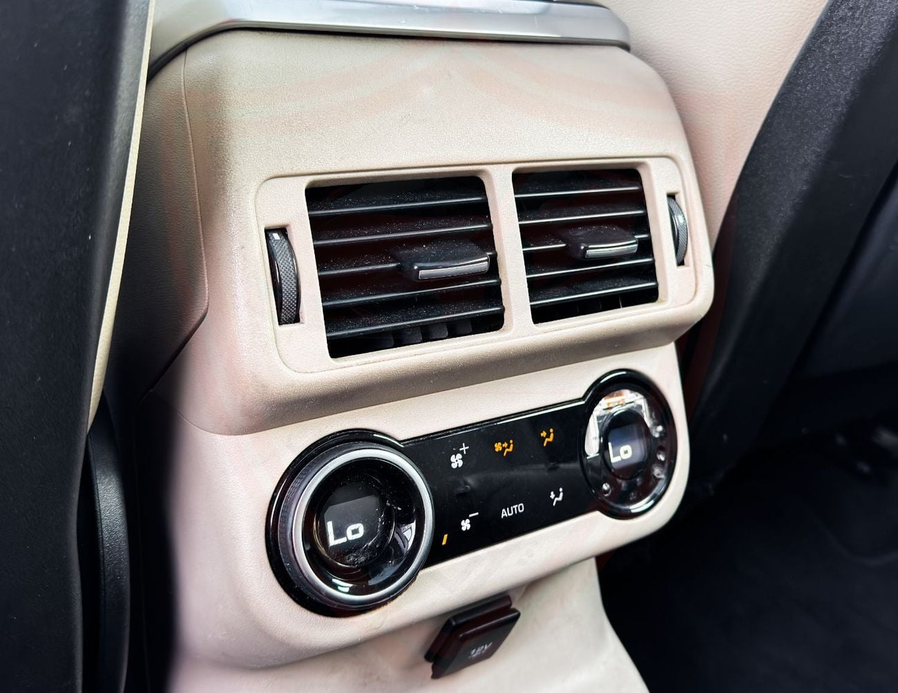 لاند روفر رينج روفر فيلار رينج روفر فيلار | 2.0 لتر | 2019 | خليجية | خالية من الحوادث | بحالة ممتازة | 1380 شهرياً