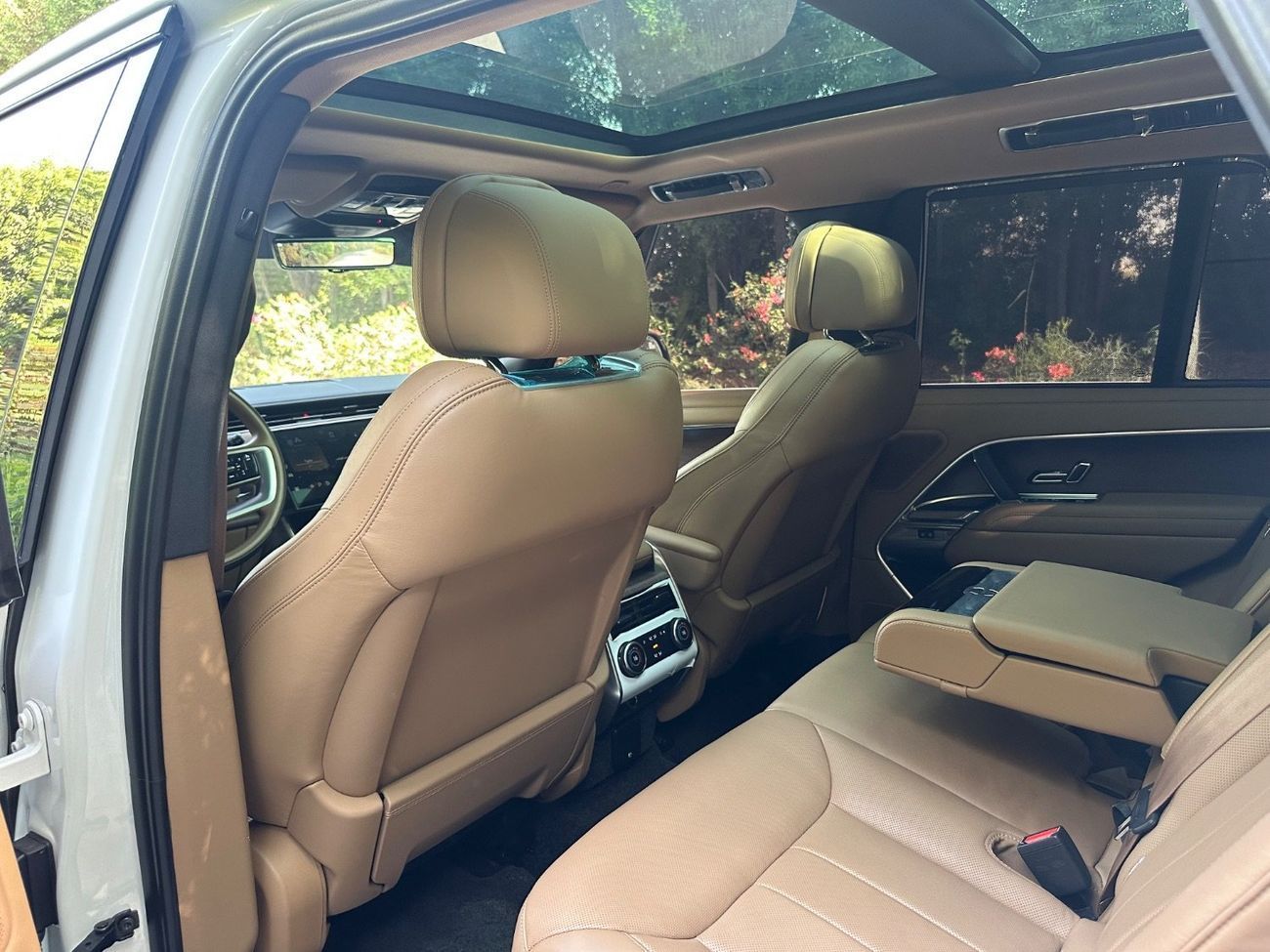 Land Rover Range Rover LWB HSE P530 4.4L HSE P530 4.4L | 2023 | GCC Specs | V8 530 HP | Full Service History | Perfect Cond