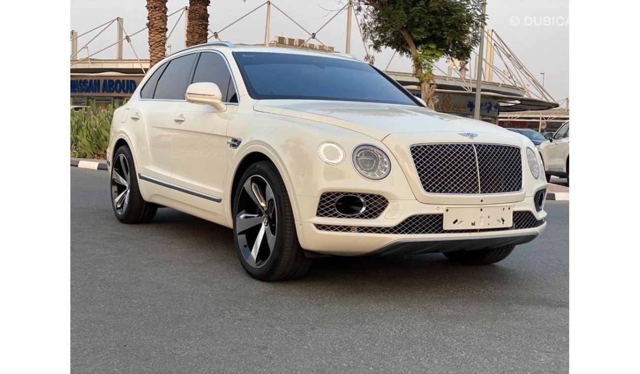 Bentley Bentayga Signature GCC SPEC NEAT AND CLEAN
