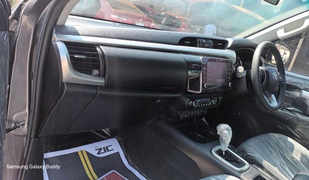 Toyota Hilux diesel 2.8 liter automatic gear with back camera push button start