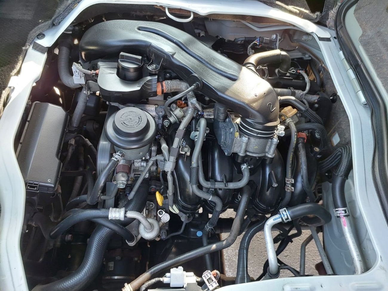 Toyota Hiace TOYOTA HIACE COMMUTER VAN RHD 2016 MODEL 2.7 L PETROL AUTOMATIC(PM10044)